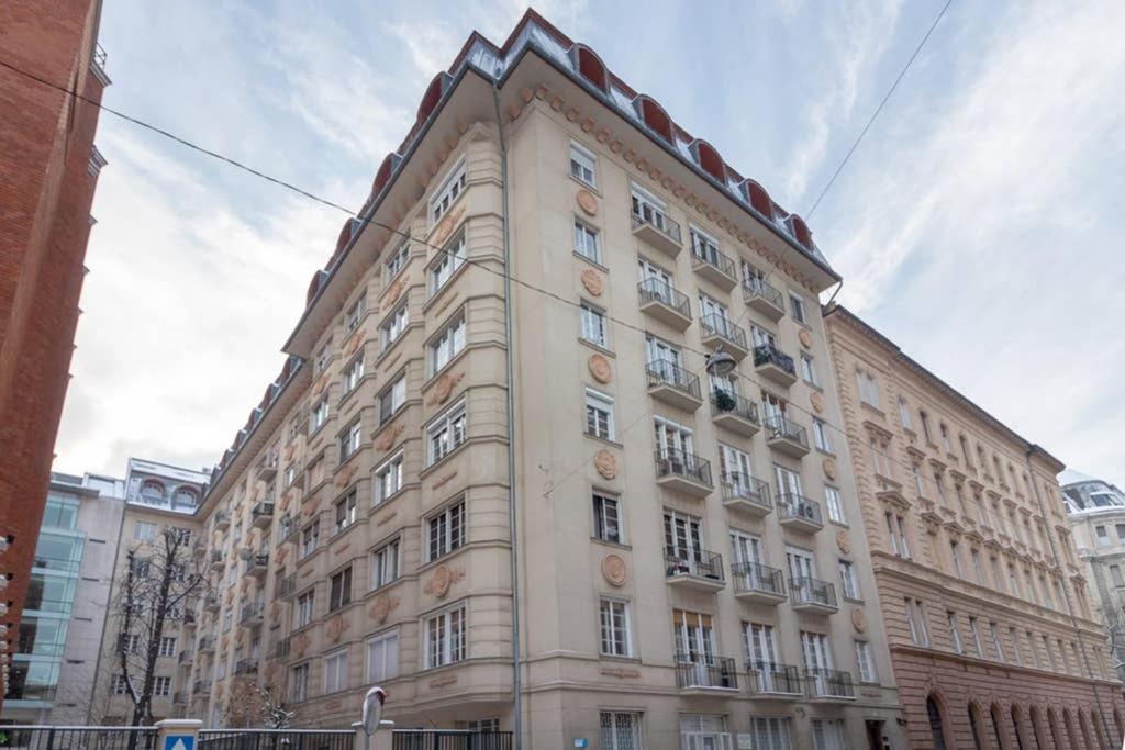 Budova, v ktorej sa apartmán nachádza