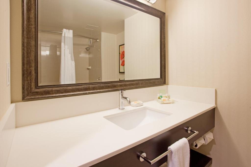 Holiday Inn Vancouver-Centre Broadway by IHG - Resim 29