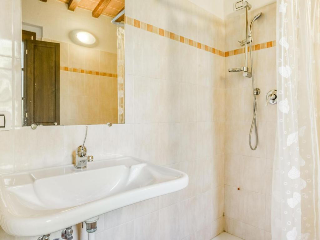 Kúpeľňa v ubytovaní Apartment in Citerna with swimming pool