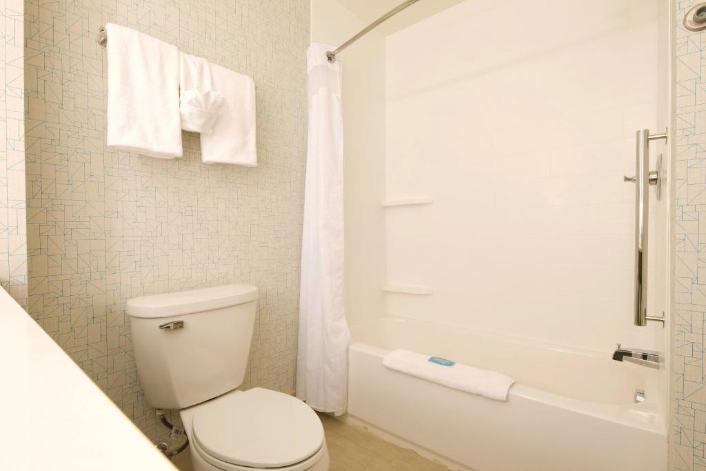 Holiday Inn Express & Suites Monroe by IHG - Habitación Estándar Con Dos Camas Queen