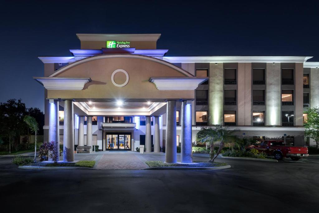 Holiday Inn Express Hotel & Suites Bartow by IHG photo