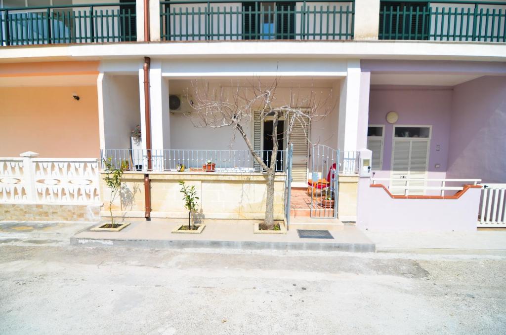 Casa Nzinu a soli 170 mt dal mare di Torre Colimena - Huis Met één Slaapkamer