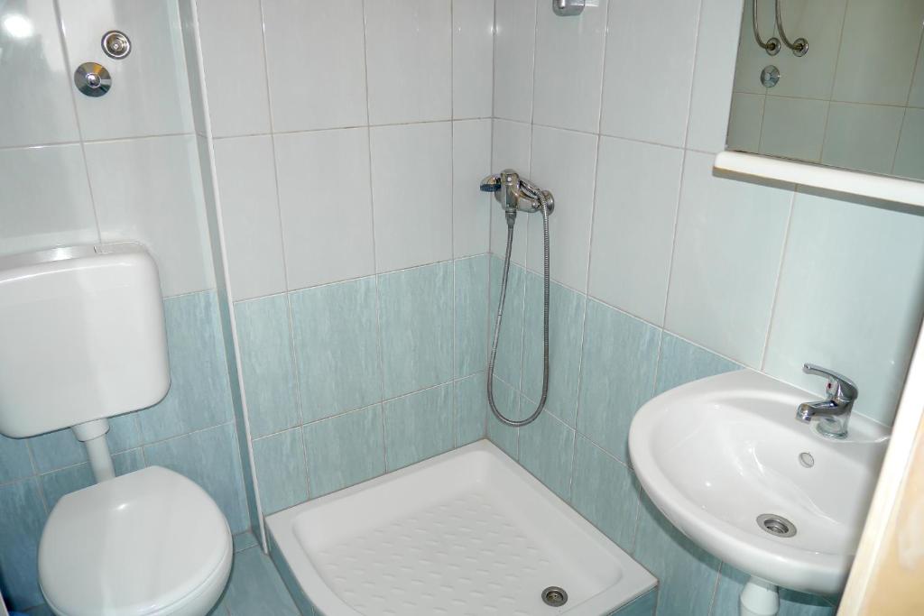 Kúpeľňa v ubytovaní Apartments Beach Dugi rat