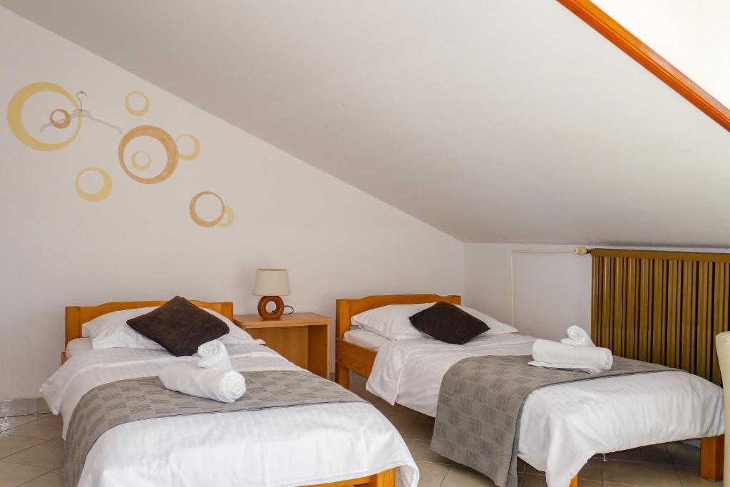 Posteľ alebo postele v izbe v ubytovaní Apartments Beach Dugi rat