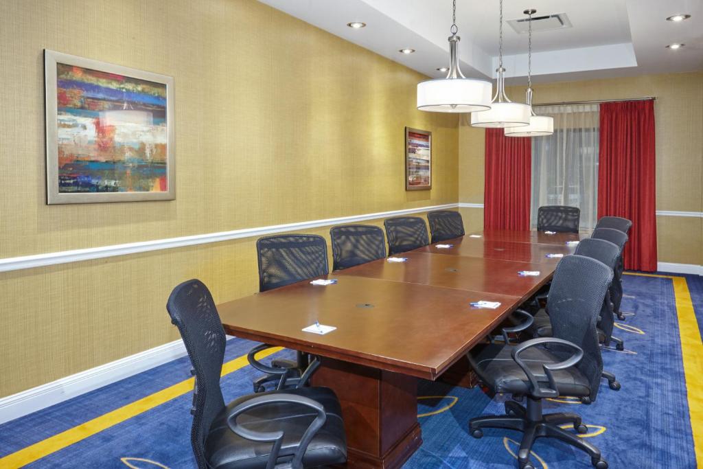 Holiday Inn Express and Suites Columbia University Area by IHG photo