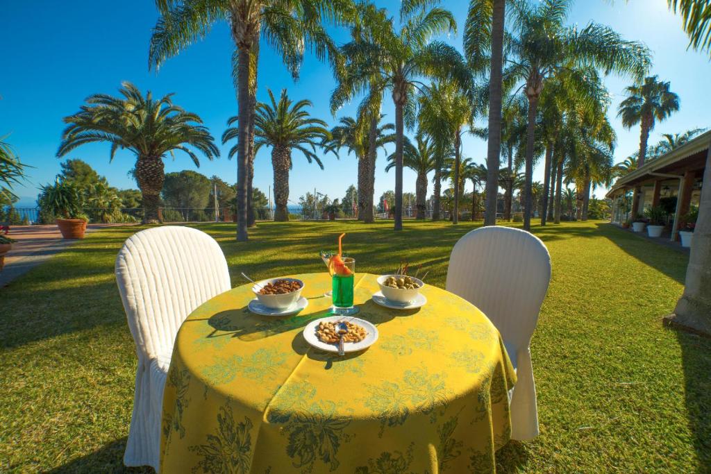 Ogród w obiekcie Orizzonte Acireale Hotel
