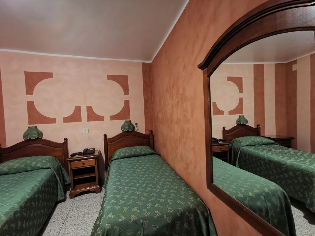 Postel nebo postele na pokoji v ubytování Hotel Cortese