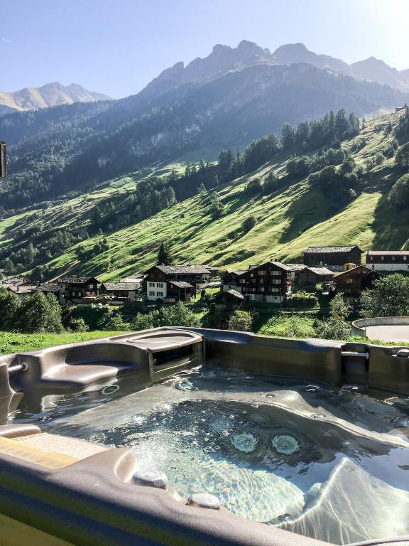 Nespecifikovaný výhled na hory nebo výhled na hory při pohledu z hotelu