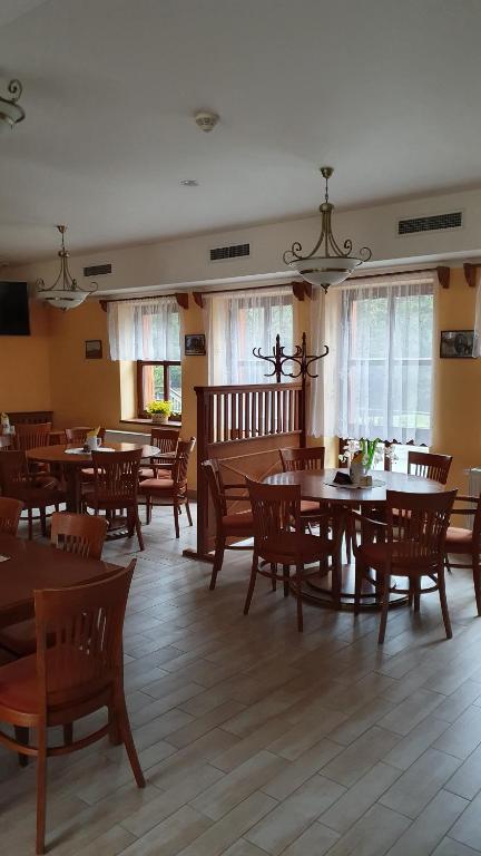 Restauracja lub miejsce do jedzenia w obiekcie Hotel Obří Sud Javorník