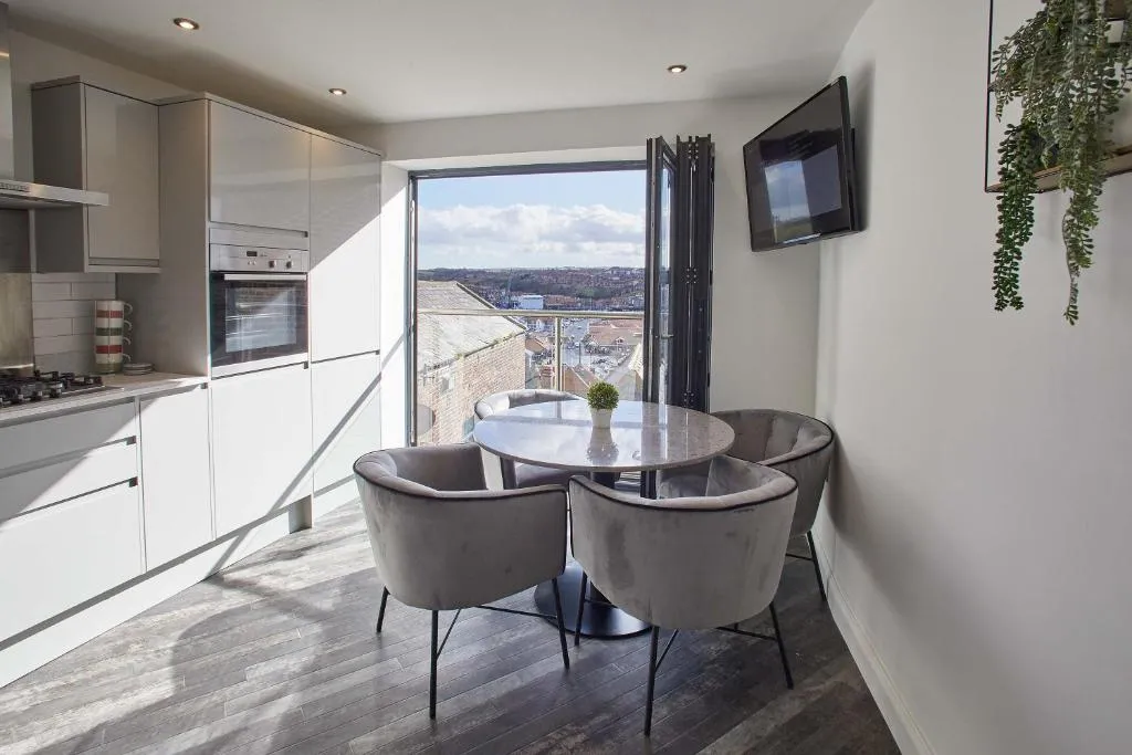 The View, Hudsons Yard House, Whitby, Marea Britanie
