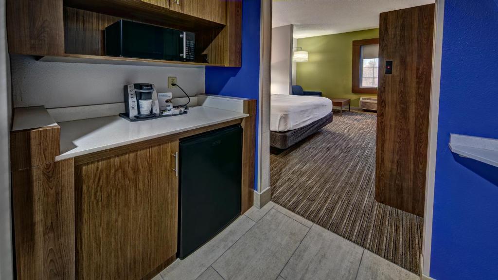 Holiday Inn Express & Suites Crossville, an IHG Hotel - King Suite Con Sofá Cama