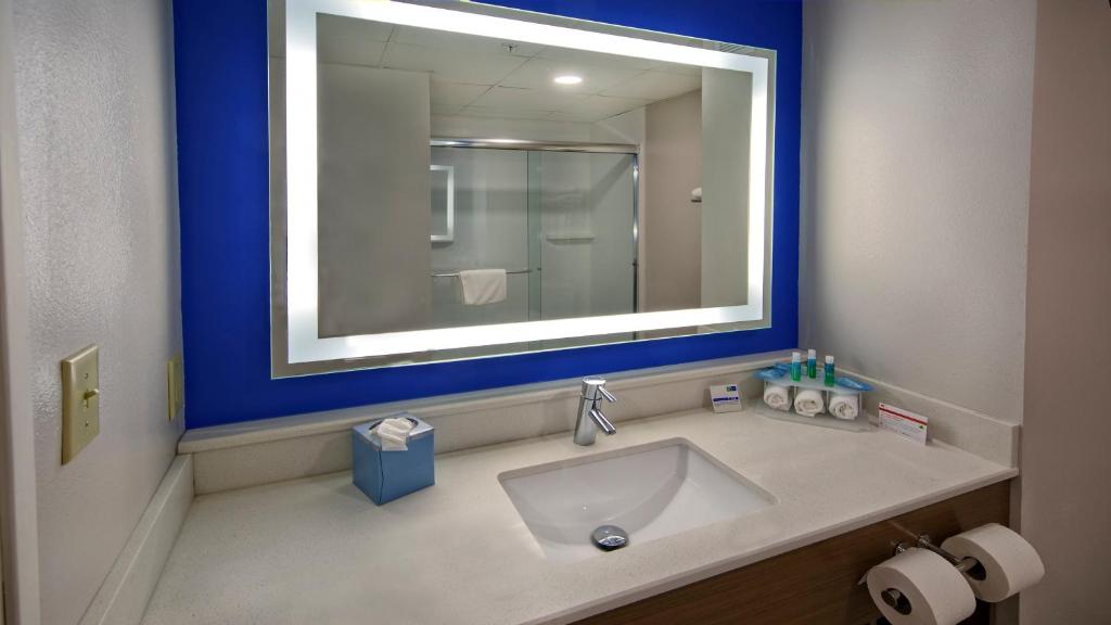 Holiday Inn Express & Suites Crossville, an IHG Hotel - Executive Suite With Shower - Non-Smoking