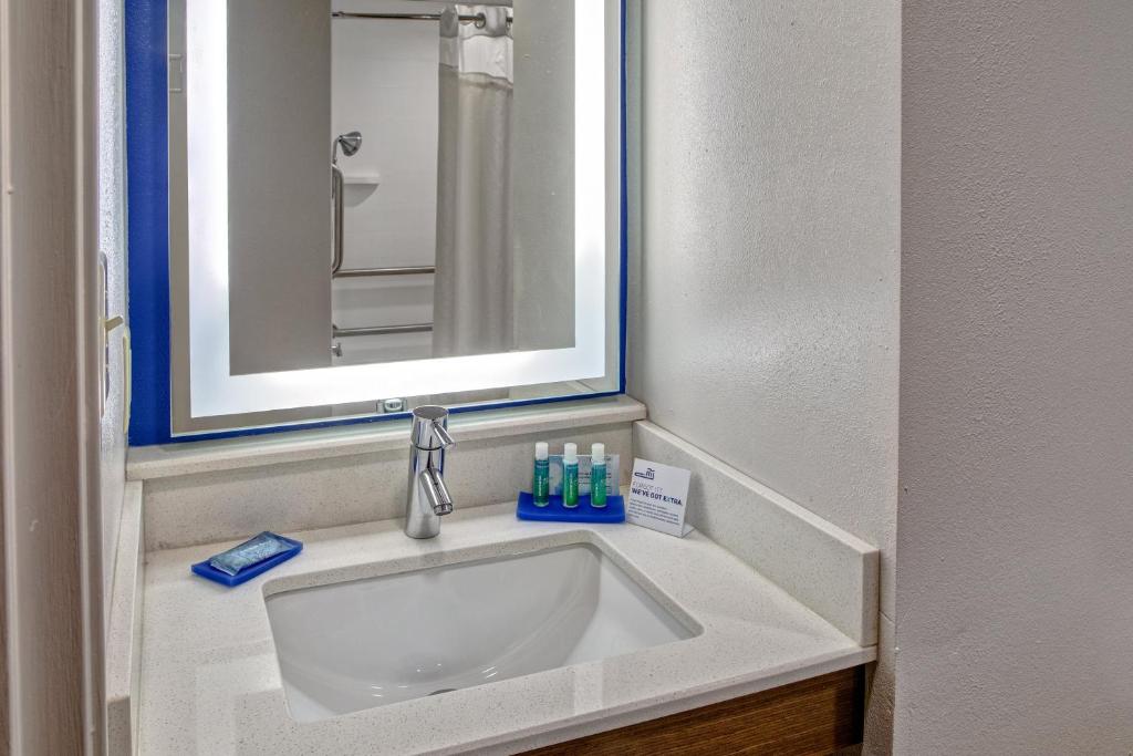 Holiday Inn Express & Suites Crossville, an IHG Hotel - Room King Estándar Con Movilidad Accesible