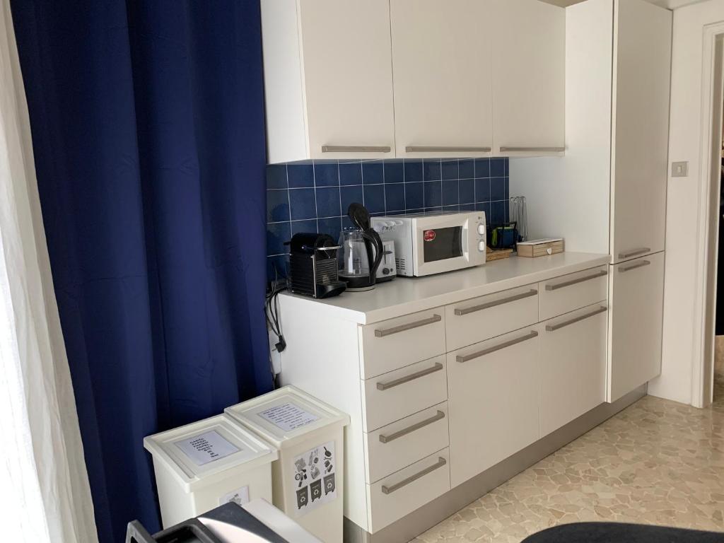Kuchnia lub aneks kuchenny w obiekcie ROOFTOP TERRACE Domus dei fabbri