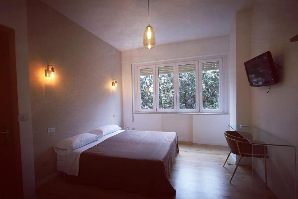 A television and/or entertainment centre at Guest House Arte