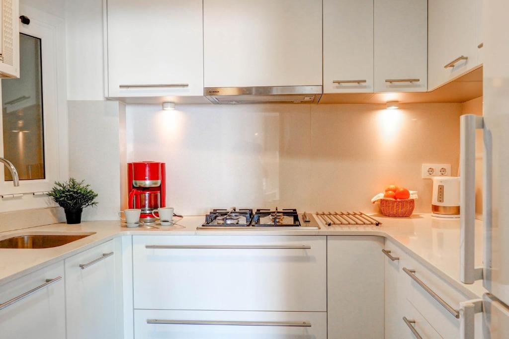 A kitchen or kitchenette at La Gioia 1 by Hello Homes Sitges