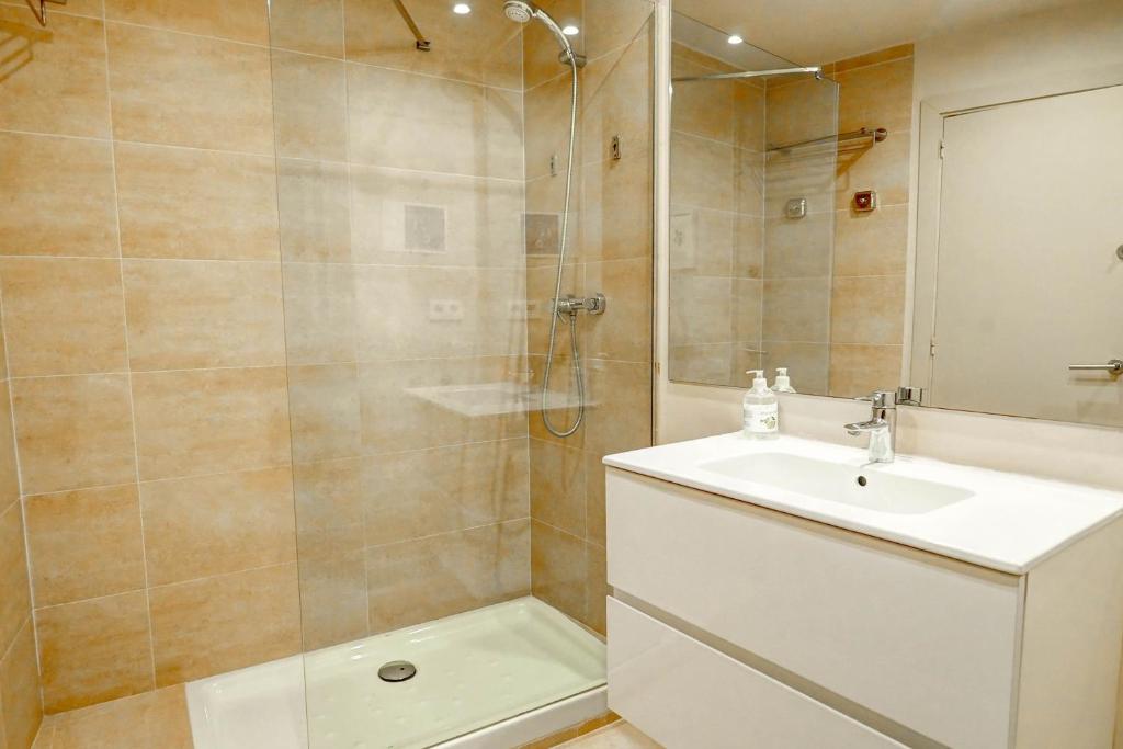A bathroom at La Gioia 1 by Hello Homes Sitges