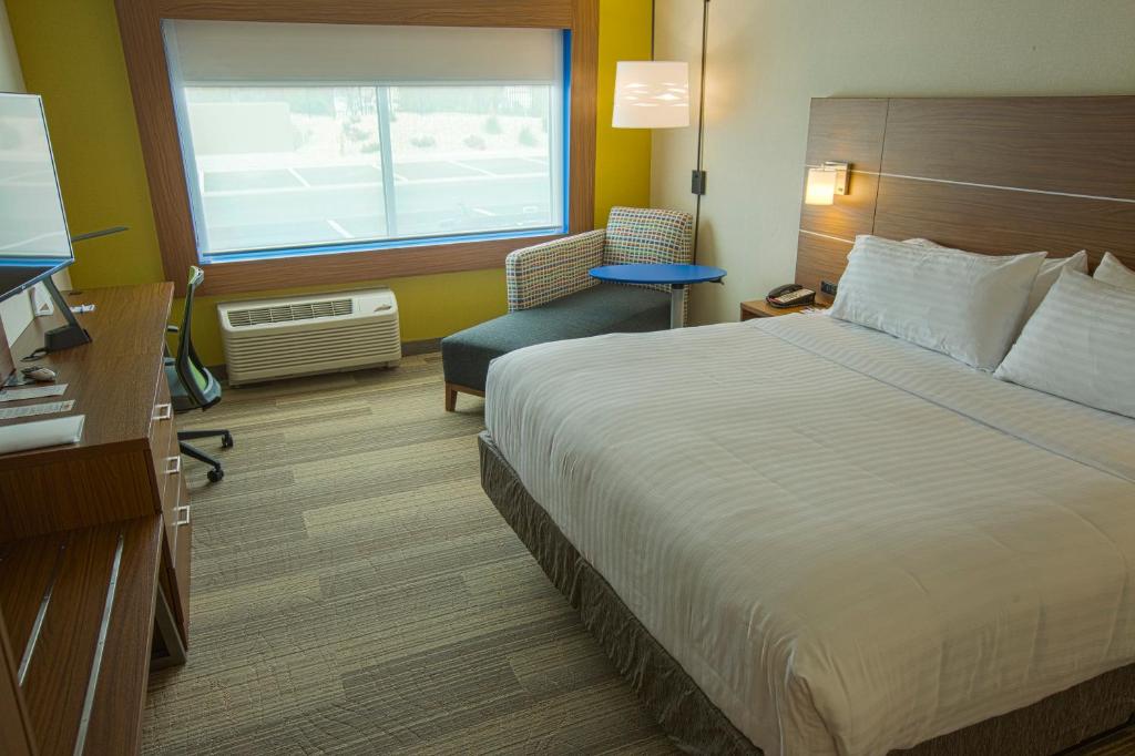 Holiday Inn Express & Suites Boise Airport by IHG photo