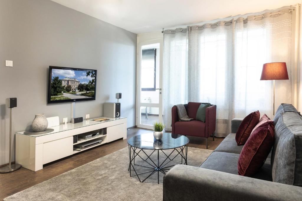a living room with a couch and a tv at Modern Apartment near Faculty of El Engineering in Zagreb