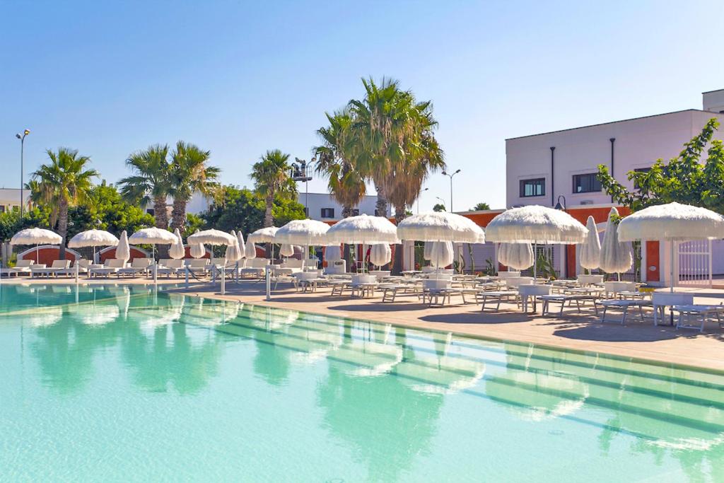 Bazén v ubytování Chiusurelle Village Resort nebo v jeho okolí