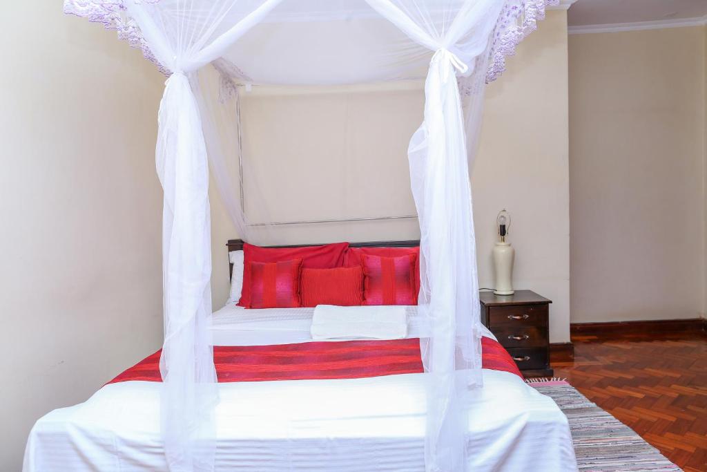 Postel nebo postele na pokoji v ubytování Orchid Homes, Gigiri