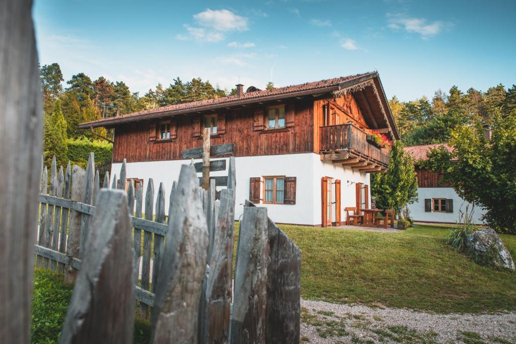 Budynek, w którym mieści się dom w stylu alpejskim