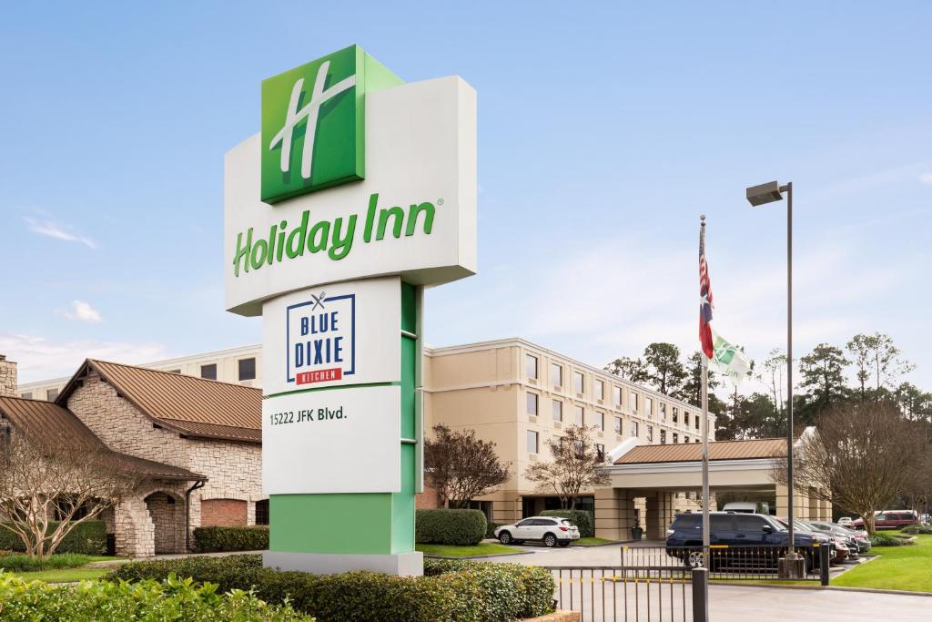 un cartel frente a un hotel de posada en Holiday Inn Houston Intercontinental Airport, an IHG Hotel, en Houston