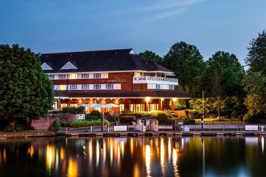 Crowne Plaza Reading - Housity