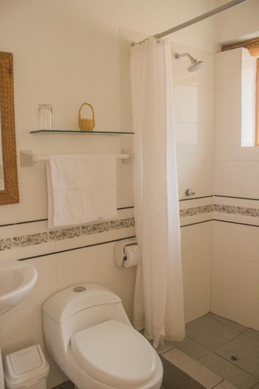 Koupelna v ubytování Parwa Guest House