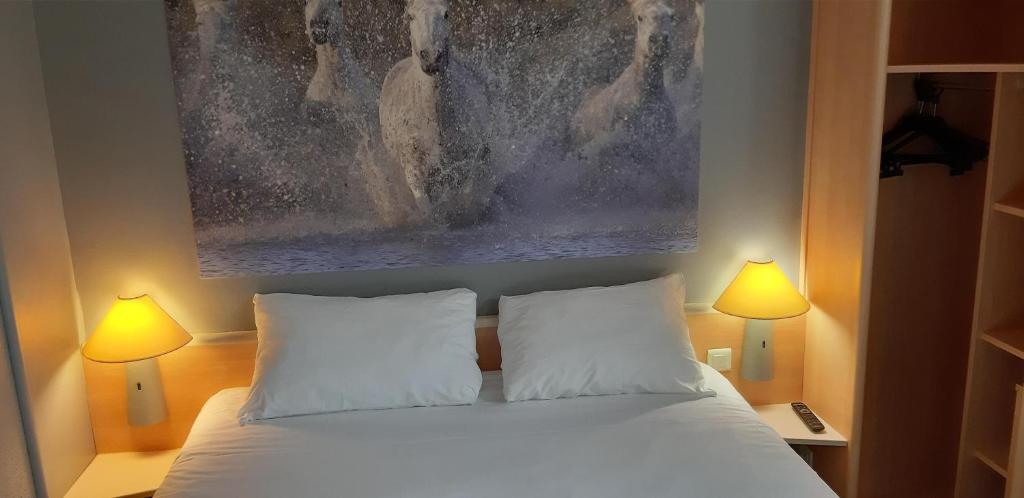 Postel nebo postele na pokoji v ubytování ibis Arles