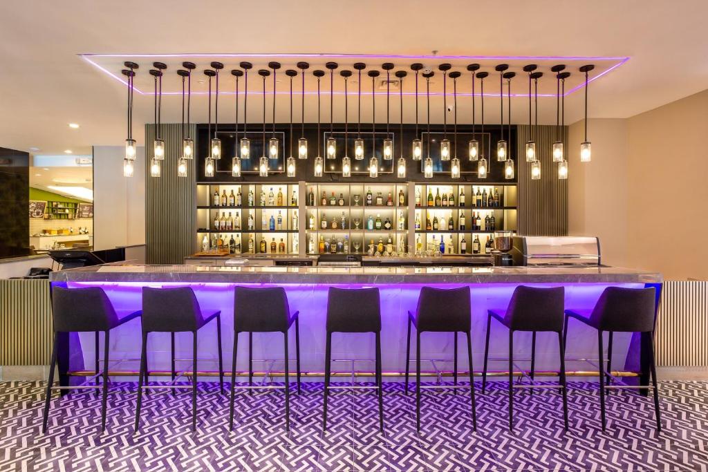 Lounge nebo bar v ubytování Crowne Plaza Panama by IHG