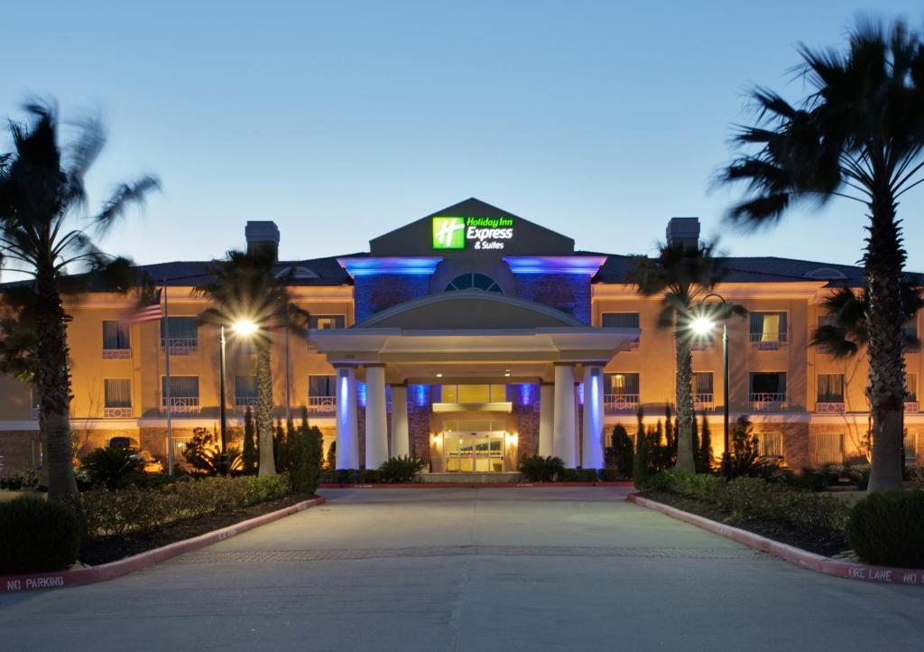 a hotel with palm trees in front of a building at Holiday Inn Express Pearland, an IHG Hotel in Pearland