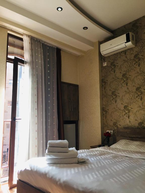 Postel nebo postele na pokoji v ubytování Hotel Tourist