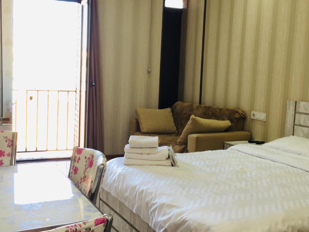 Postel nebo postele na pokoji v ubytování Hotel Tourist