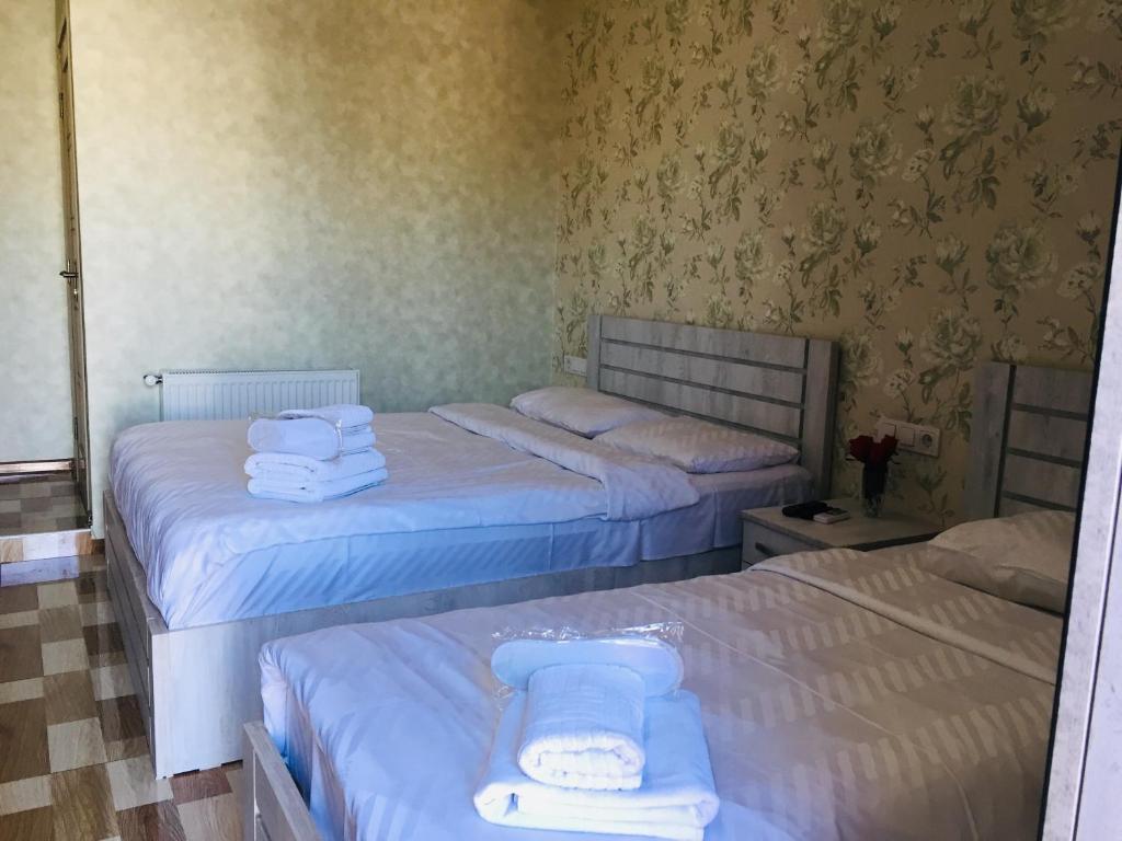 Postel nebo postele na pokoji v ubytování Hotel Tourist