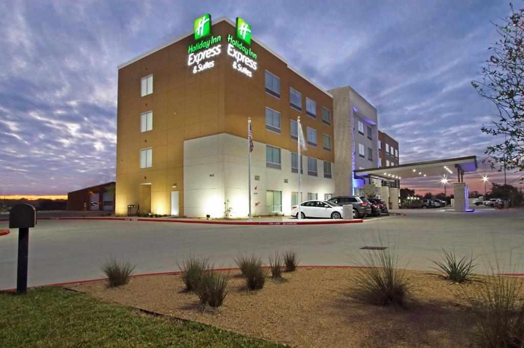 a hotel with a car parked in a parking lot at Holiday Inn Express & Suites - Brookshire - Katy Freeway, an IHG Hotel in Brookshire