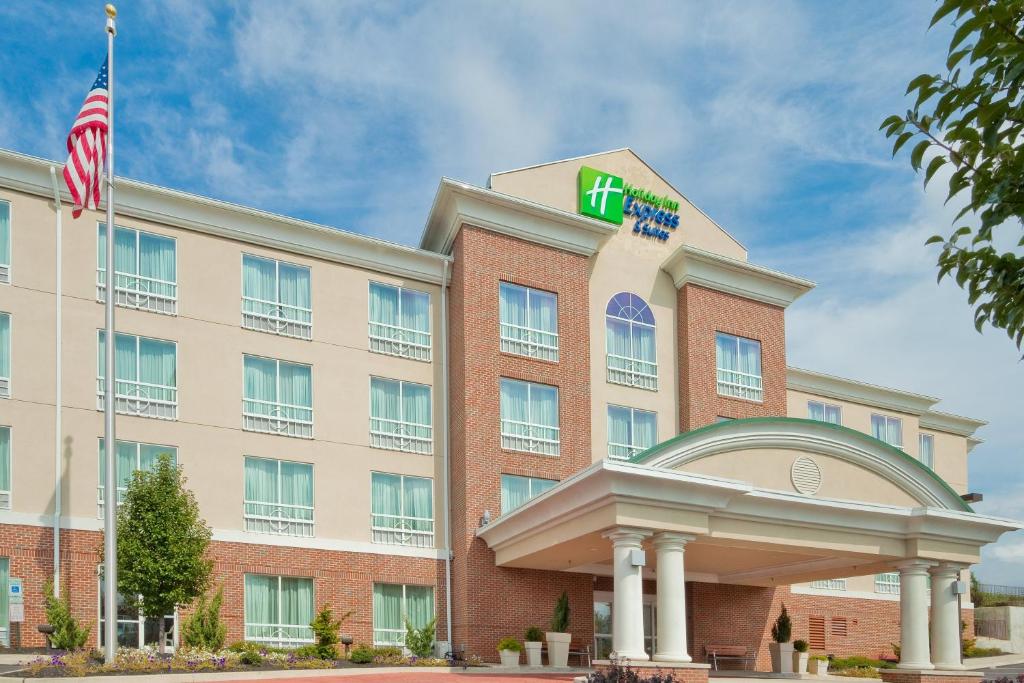 a front view of a hotel with an american flag at Holiday Inn Express Hotel & Suites Bethlehem, an IHG Hotel in Bethlehem