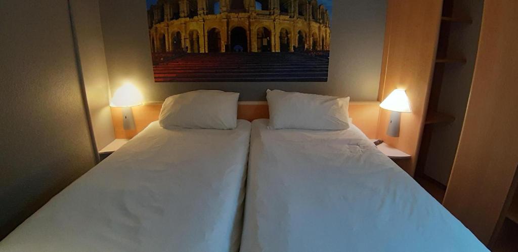 Postel nebo postele na pokoji v ubytování ibis Arles