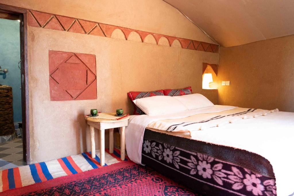 Кровать или кровати в номере Dar Talmoudi