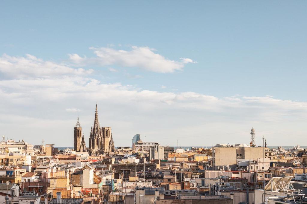Duplex penthouse with 2 terraces and Cathedral views, just 1 minute to Plaza Catalunya