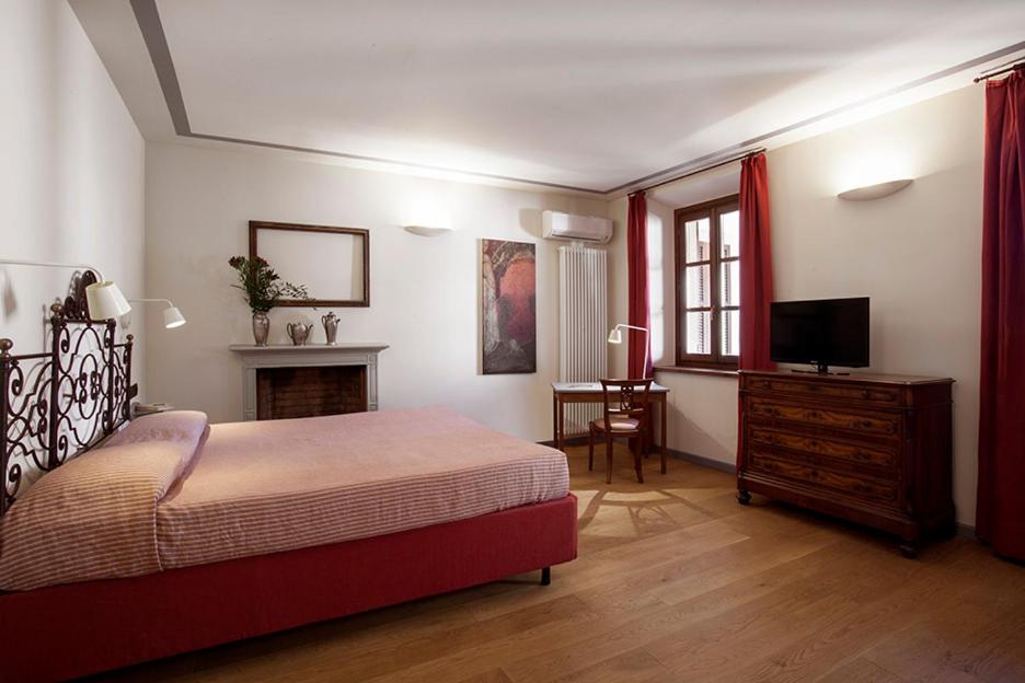 Postel nebo postele na pokoji v ubytování Borromeo Rooms Bed & Living