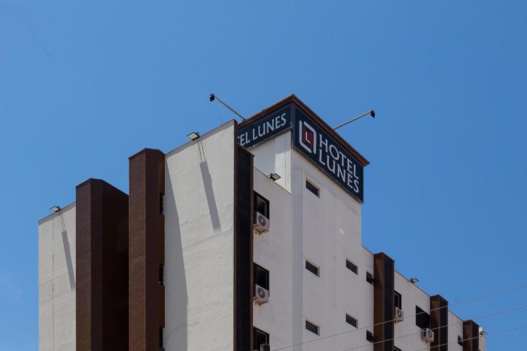 Hotel Lunes