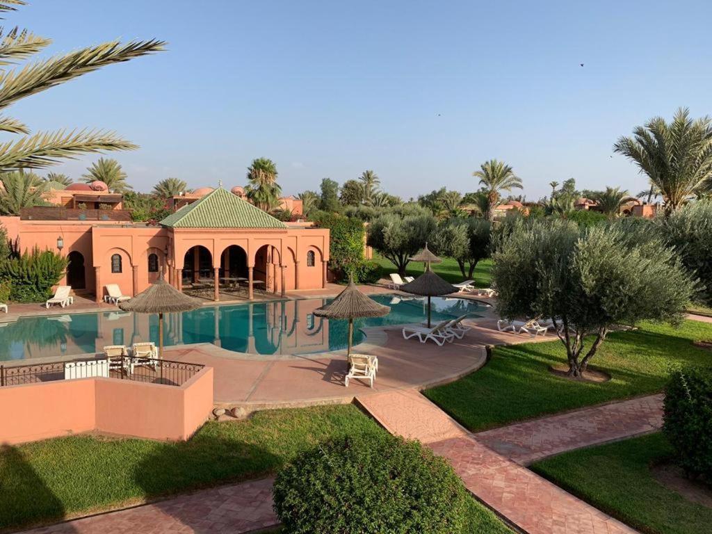 Bazén v ubytovaní Villa avec piscine a Marrakech alebo v jeho blízkosti