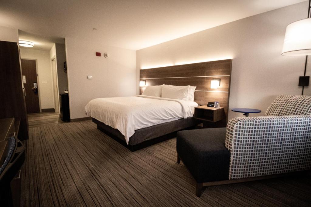 Holiday Inn Express & Suites - Boston South - Randolph, an IHG Hotel - Standard King Room