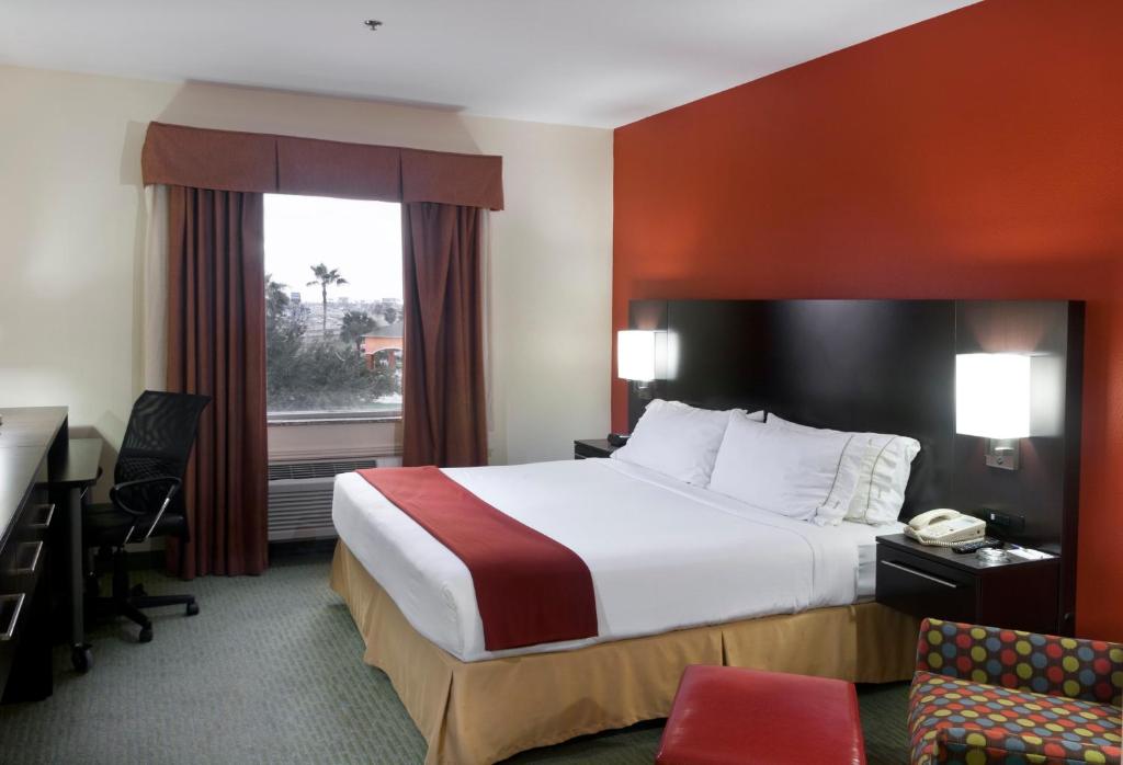 Holiday Inn Express Hotel and Suites Brownsville by IHG - Suite Lit King-Size