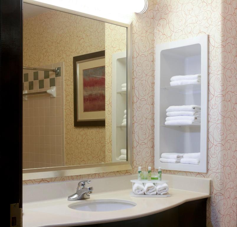 Holiday Inn Express Hotel and Suites Brownsville by IHG - Suite Lit King-Size Avec Baignoire Spa