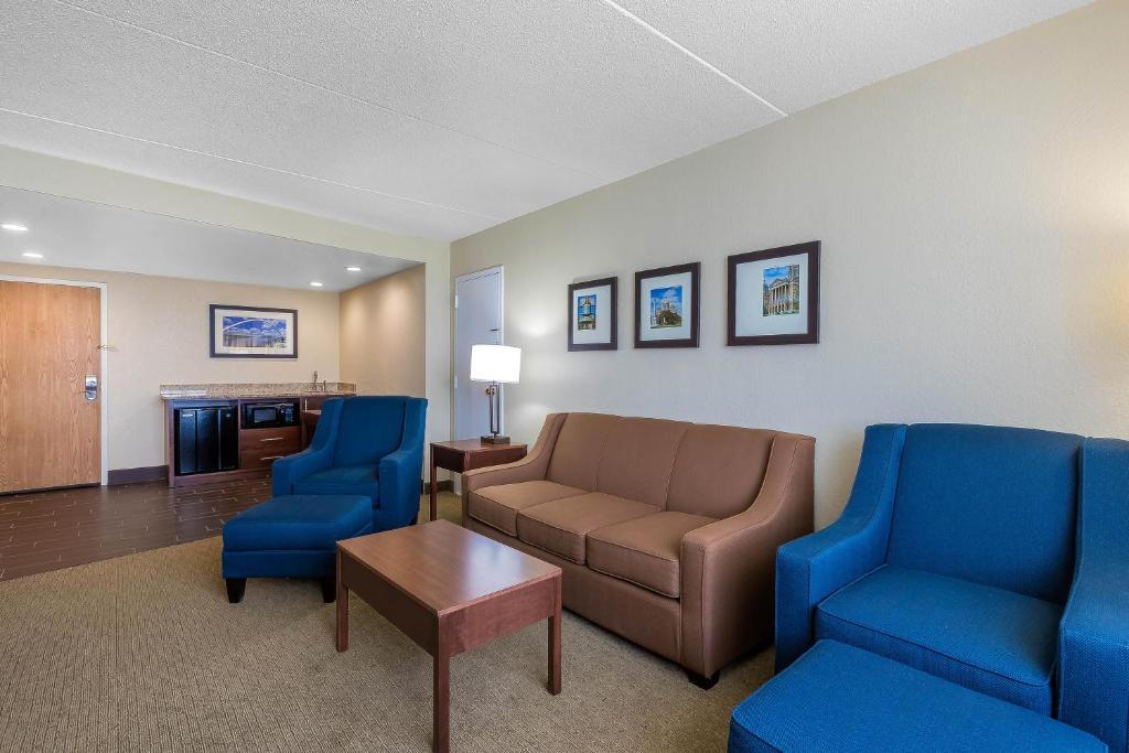 Comfort Inn & Suites Event Center photo
