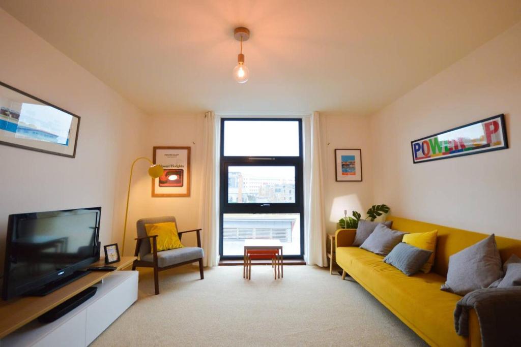 Central 1 Bedroom Harbourside Flat with River Views