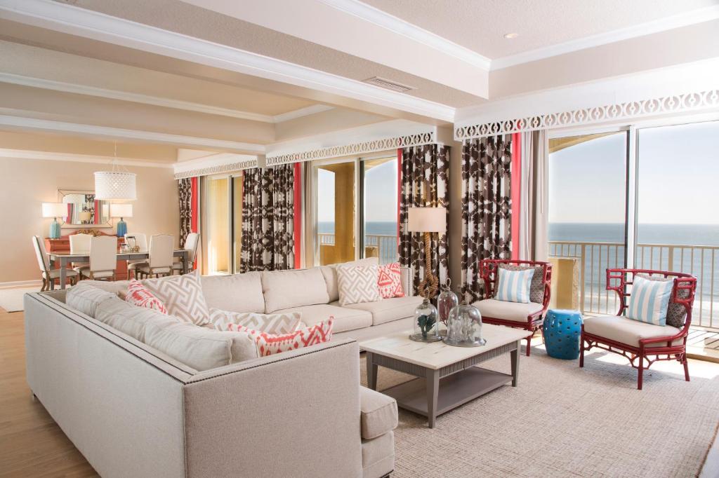 Een zitgedeelte bij Omni Amelia Island Resort & Spa