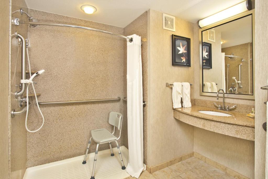 Holiday Inn & Suites Green Bay Stadium, an IHG Hotel - 
